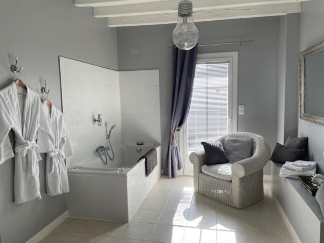 Suite Romantique Clere-les-Pins Exterior photo