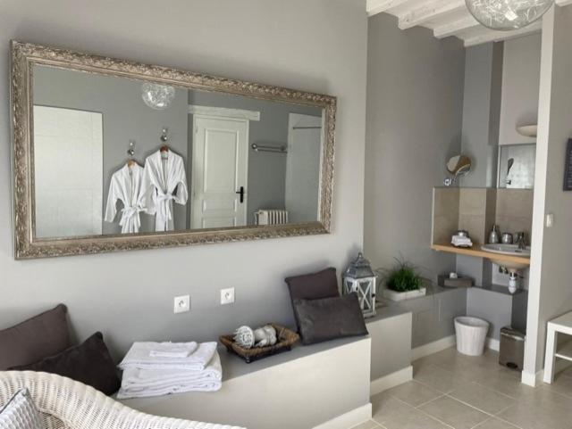 Suite Romantique Clere-les-Pins Exterior photo